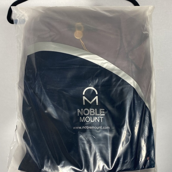 Noble Mount Men's Satin Pajama Set in Burgundy size Large - Picture 3 of 8